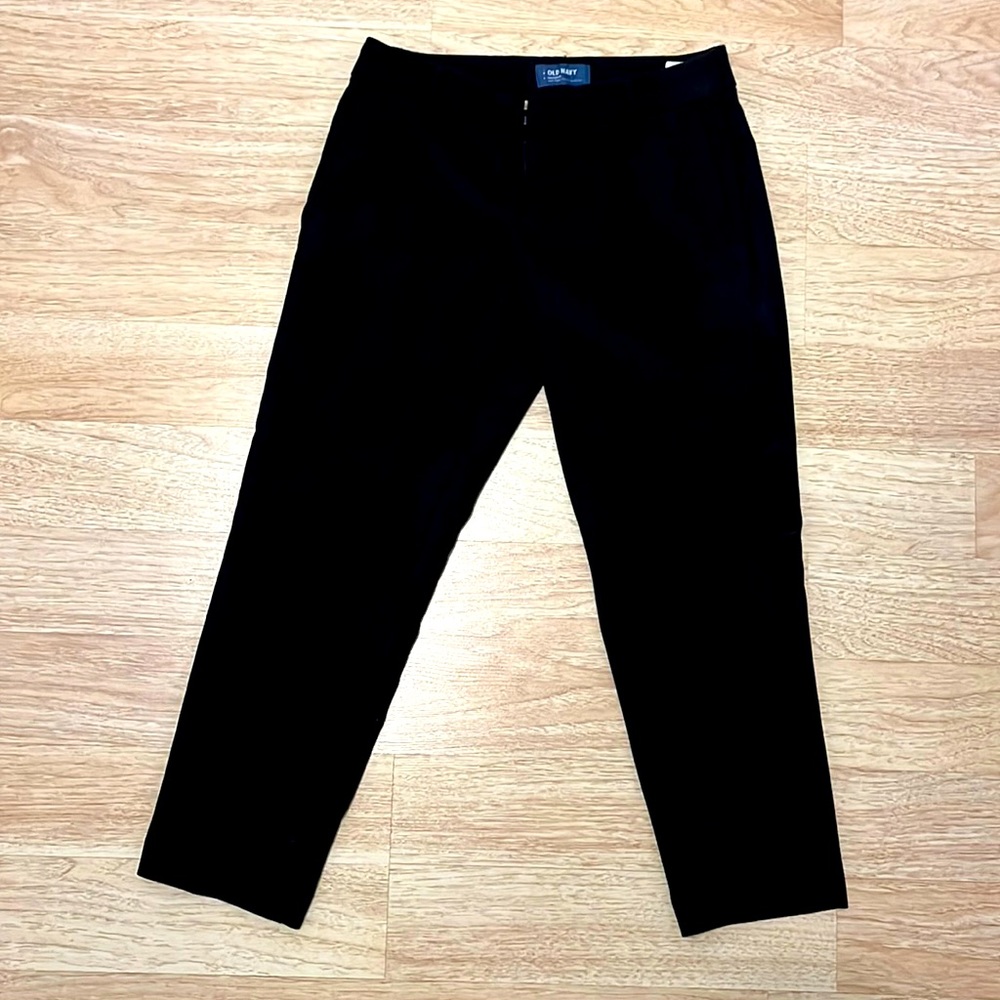 Old Navy brand straight legged slacks with clip-fly, medium rise, cropped